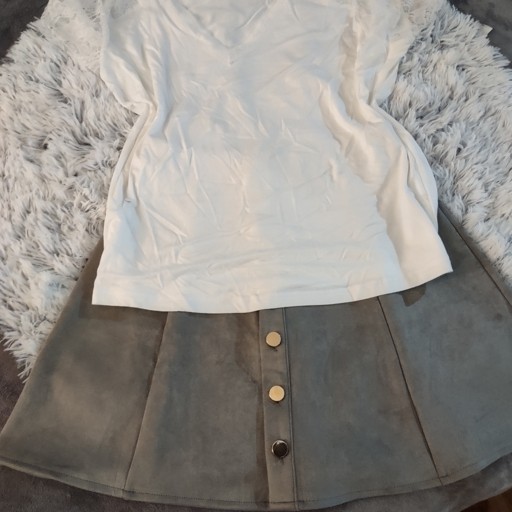Lace Flutter Sleeve VNeck Short Sleeve Top NWT - Picture 4 of 4